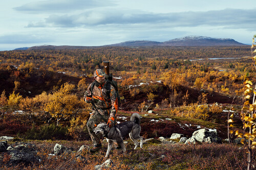 Speciellt utvecklad för nordisk älgjakt är Härkilas Moose Hunter HSP. En skaljacka med vindtätt HSP-membran. Finns på harkila.se för 2 695 kr. Foto: Härkila