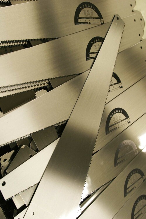 Svenska sågar har ett gott renommé. Men nuförtiden är det inte svenskt stål som biter. Både G-Man och Bahco köper sitt stål från Tyskland och England.