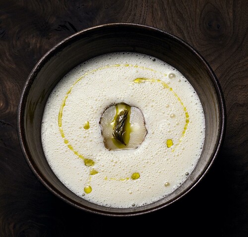 Jordärtskockssoppa med syltade granskott.