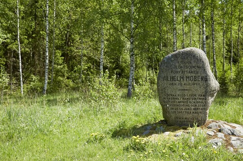 Torpet där Vilhelm Moberg föddes är borta, men minnesstenen är en välbesökt plats.