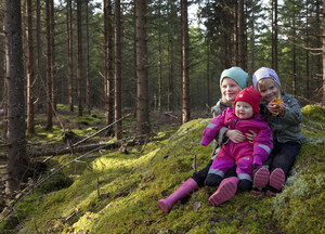 Josefina, Evelina och lilla Linnea kan, om de vill, bli den sjätte generationen på Östergärdet.