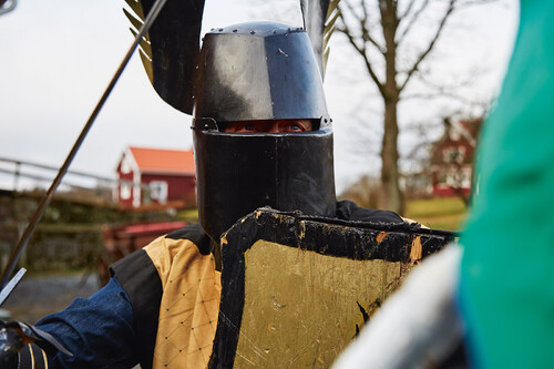 Här Anna som riddare Silverbocken.