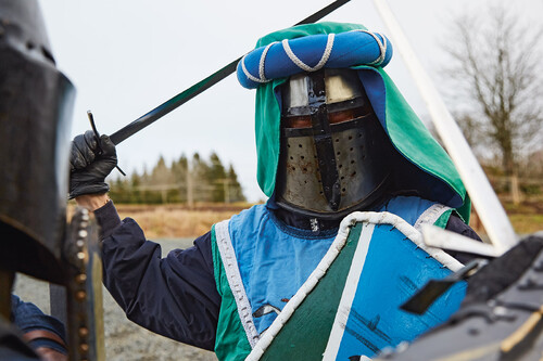 Riddare Svarta Korpen, Lasse, är tillsammans med riddare Silverbocken uppskattade gäster på tornerspel och medeltidsdagar runtom i landet.