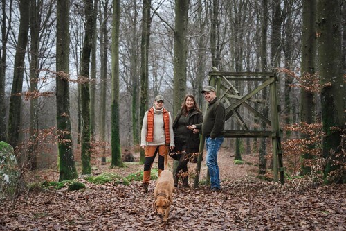 Jakt är ett stort intresse inte bara för Veronica och Ola, utan också för sonen Julius. Jakt i sinne har också Malins jaktlabrador Ebbe.