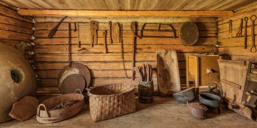 Gården är ett byggnadsminne och här finns spår av historien som ska bevaras.
