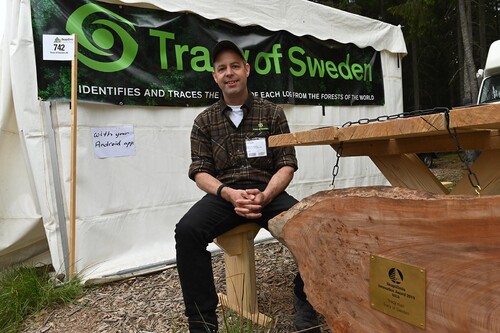 Marcus Bloom, Tracy of Sweden, fick motta innovationspris för mätsystemet som skapar exakt spårbarhet av virket direkt från skördades aggregat.