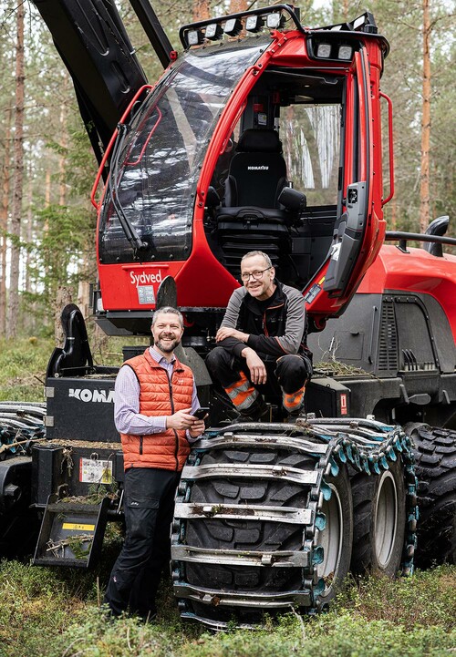 Mattias Svensson och Daniel Josefsson är ute på en gallring utanför Gislaved. Daniel och kollegan Timmy kör en Komatsu 901XC.