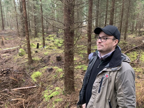Sydveds inköpare Johan Otterström föreläser i gallringsuppföljning för studenterna.