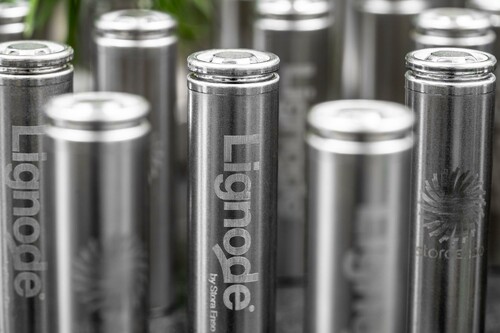 Lignin är skogens naturliga klister som används för att skapa Lignode® by Stora Enso. Produkten kan ersätta dagens fossila litiumbatterier. Foto: Stora Enso