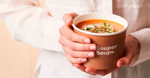 Efterfrågan är stor på förpackningar för olika behov, som att exempelvis erbjuda en lämplig behållare för en värmande soppa. Foto: Stora Enso