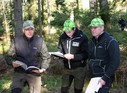 Sydveds Bengt Sjöfors, till vänster, Jonatan Nilsson och Stefan Ahlander, båda från Dannäs Skogsentreprenad.
