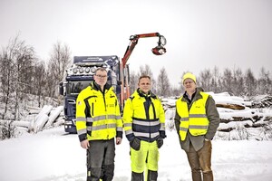 Andreas Dahl och Mattias Arnesson är lärare på fordonsprogrammet Transport på Sunnerbogymnasiet i Ljungby och syns här med Anders Westström, logistiker på Sydved.