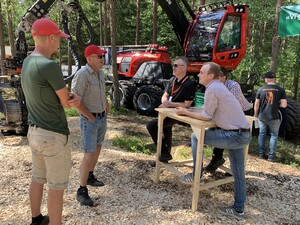 Skördaren från Dannäs Skogsentreprenad intresserade många.