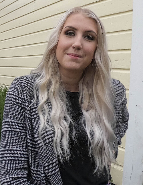 Jag tillbringar själv inte så mycket tid ute i skogen, mest för att jag bor i stan och inte har möjligheten att vara mer i skogen, säger Julia Boqvist.