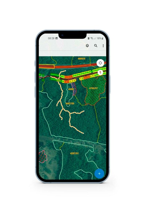 Med hjälp av en app kan maskinföraren få ett optimerat ruttförslag inför avverkningen med lämpliga basvägar.