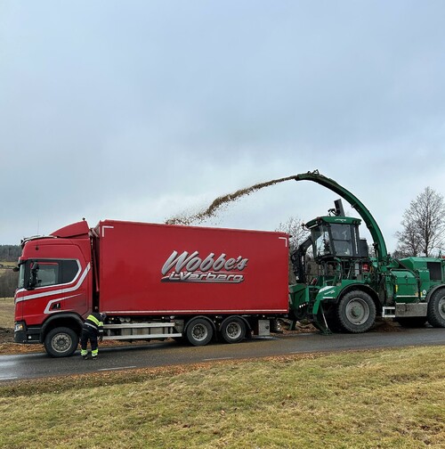 Wobbes Albach är igång och flisar för fullt!