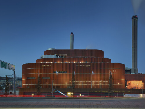 Värtaverkets kraftvärmeverk är Stockholms största kraftvärme verk och tar emot bränsletransporter via såväl tåg som båt.