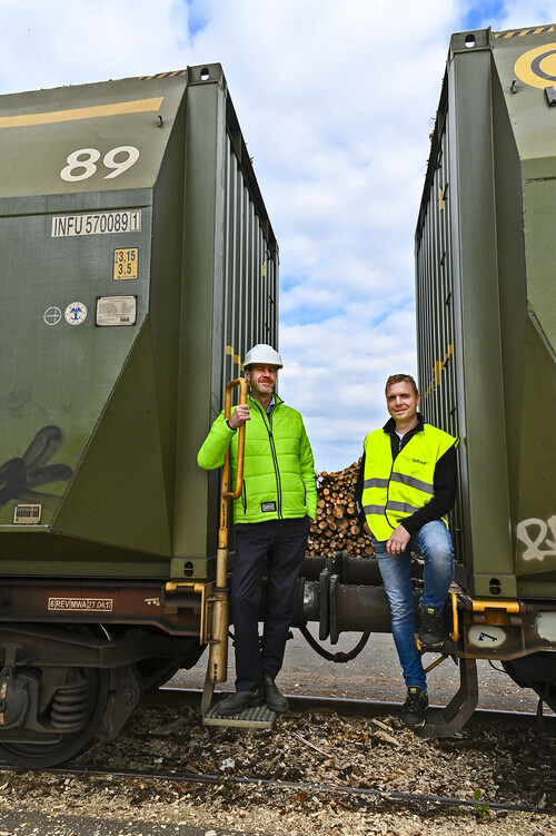 Magnus Larsson, försäljningschef på Stora Enso Bioenergi och Sydvedare Daniel Axelsson, distriktschef på Älmhultdistriktet.