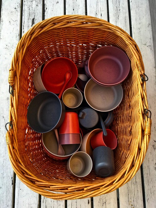 Barnservis från Cink, i återvunnen bambu och majsstärkelse.