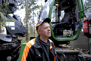 Skördarförare David Josefsson från Attlabryna Skogsvård.