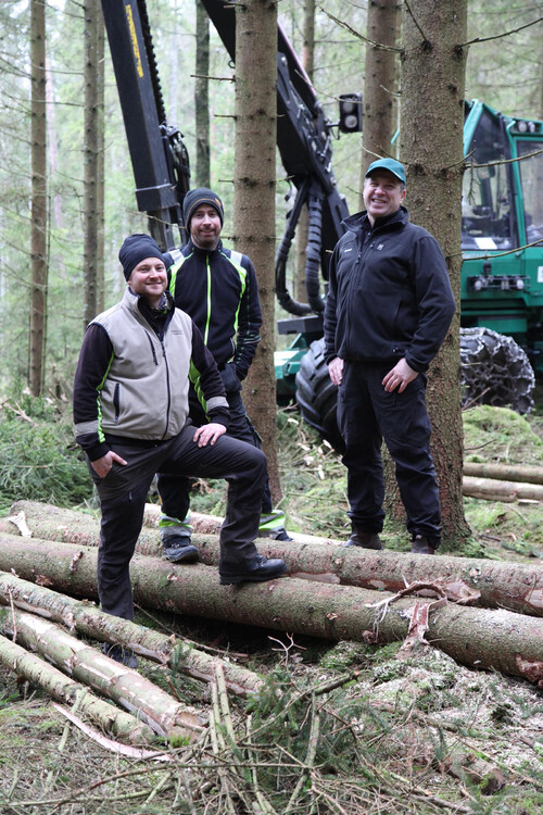 Mattias Schough och Sebastian Nilsson från Krogsereds Skogsentreprenad och Sydveds Viktor Mallander.
